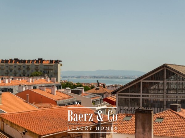 photo 1 3 Bedroom apartment plus 1 next to Rato square.